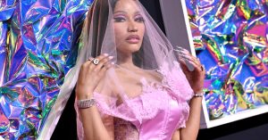 Nicki Minaj, Tutuklanmayı Gösteren Videonun Görünmesinin Ardından Ertelenen Gösteri İçin Özür Diledi