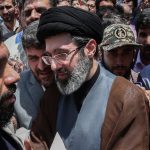 Raisi'nin Ölümünden Sonra İran'ın Yeni Dini Lideri Hakkındaki Spekülasyon Hamaney'in Oğluna Döndü