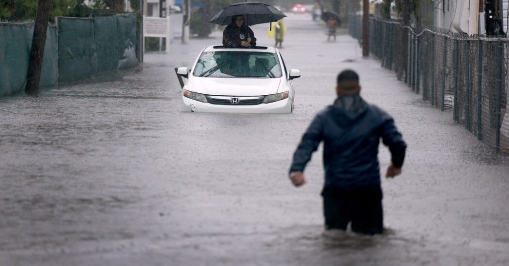 Güney Florida'daki Sel I-95'in Bir Kısmını ve Kara Uçuşlarını Kapattı Güney Florida'daki Sel I-95'in Bir Kısmını ve Kara Uçuşlarını Kapattı