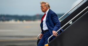 Trump, Cumhuriyetçi Parti Üzerindeki Yenilenen Kontrolüyle Washington'a Dönüyor