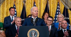 Biden, ABD Vatandaşlarının Belgesiz Eşlerine Yasal Koruma Sağlıyor