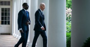 Kenya Protestoları Biden'ın Başkan Ruto'yu Kucaklamasına Darbedir