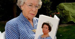 Kraliçe için ikiye katlanan Jeannette Charles 96 Yaşında Öldü